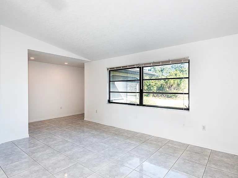 838 Jarvis St — Photo 14