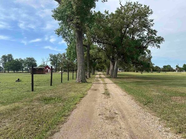 4206 Railroad Ave #B, Great Bend, KS 67530