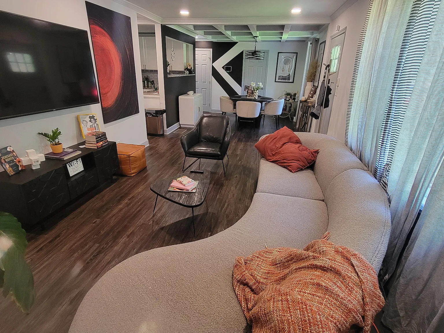 3 bed, 1600 sqft, $2,200 — Photo 2