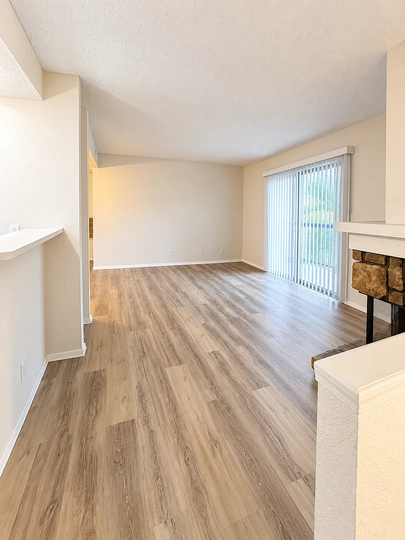 Royal Oak Condominiums — Photo 3