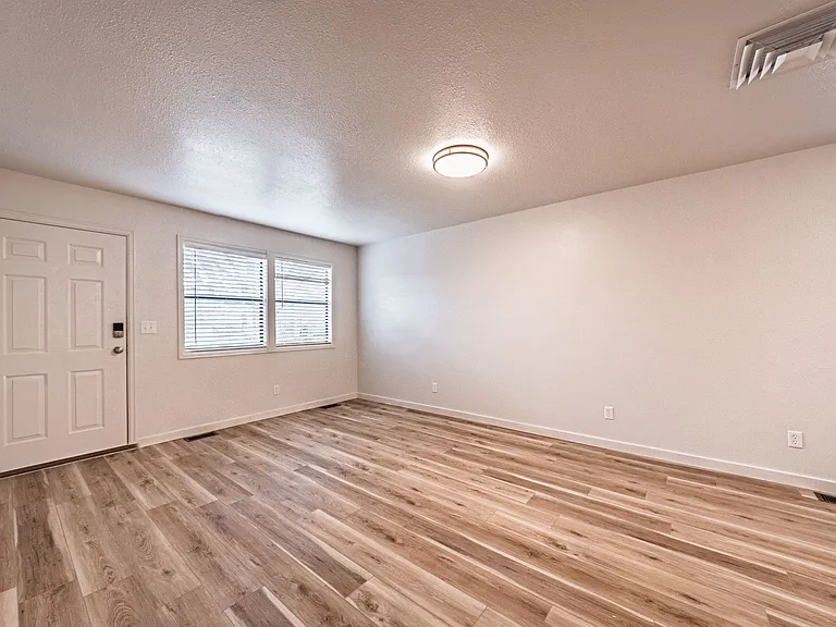 1419 Anita St — Photo 8