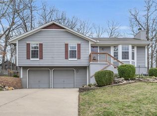 221 NW Whitlock Dr, Lees Summit, MO 64081
