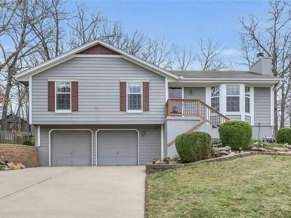 221 NW Whitlock Dr, Lees Summit, MO 64081