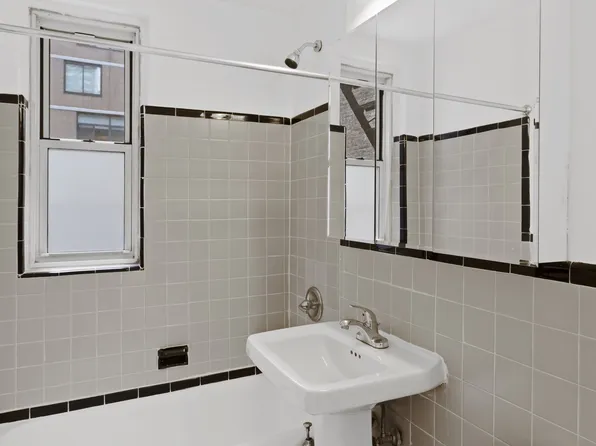 30 East End Avenue image 4 of 7