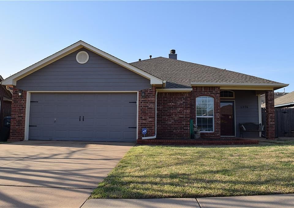 1st image of 6816 NW 135th Cir