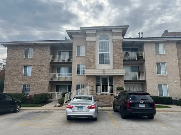 4222 W 77th St APT 202, Chicago, IL 60652