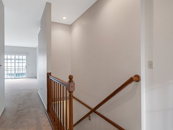 5th image of 1444 Willow Ct