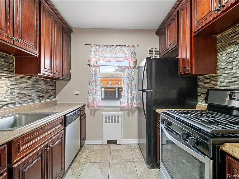 87-37 Marengo St #1 — Photo 7