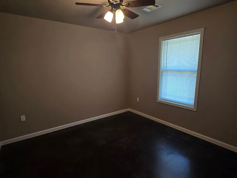 1423 McLain St #9 — Photo 7