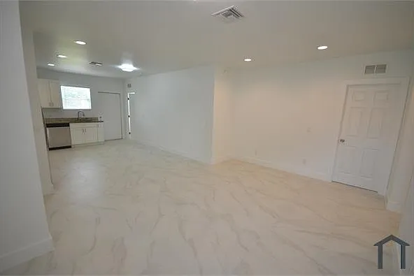 2197 Davis Ct — Photo 12