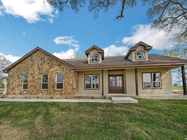313 Firewheel, Floresville, TX 78114