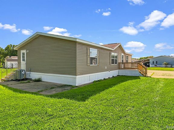 4th image of 7190 N Hemlock Ln