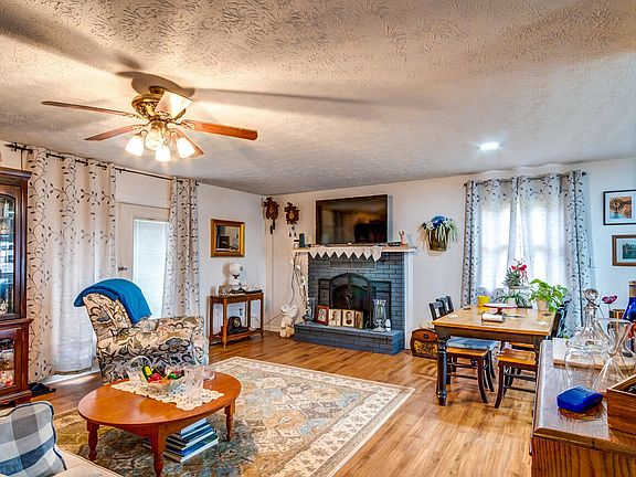 3rd image of 135 Forest Hill Dr