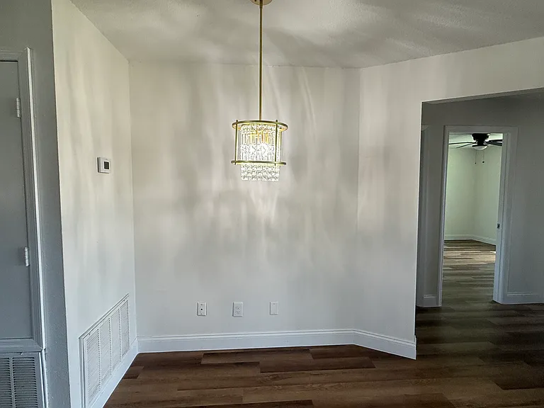 2433 Benjamin Dr — Photo 17