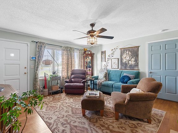 5th image of 627 Mission Ridge Rd