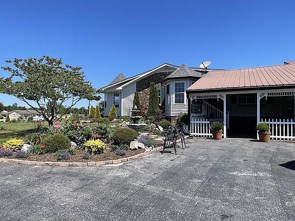 4th image of 805A Jackson Rd