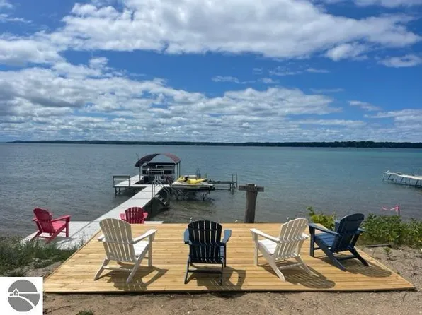 4324 N East Torch Lake Dr, Central Lake, MI 49622