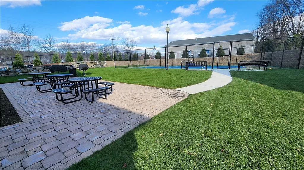 2 bed, 1300 sqft, $2,995 — Photo 3