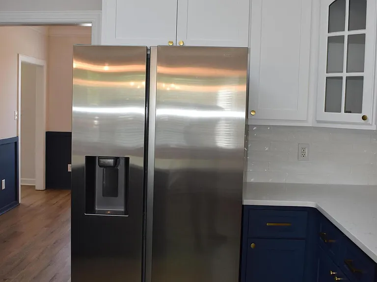 201 Bainbridge Dr — Photo 9