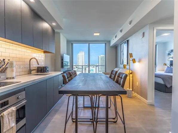 227 NE 2nd St, Miami, FL