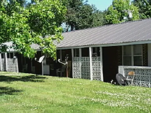 300 W 1st St #302, Lamar, MO 64759