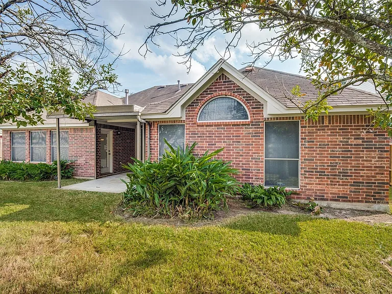 9827 Bestin Ln — Photo 2