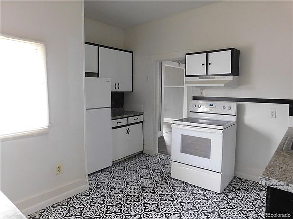 4th image of 101 W 3rd St
