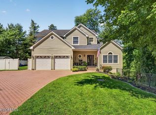 5 Grant Ct, Tinton Falls, NJ 07724