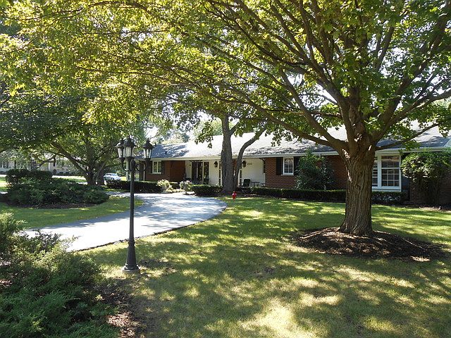 1st image of 2330 S Circle Dr