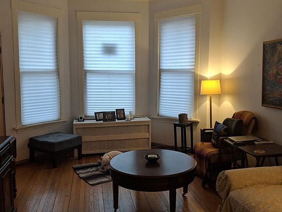 3rd image of 5640 N Ashland Ave
