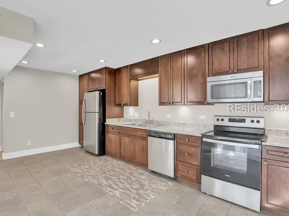 90 Gloucester Rd APT 1102, Hilton Head Island, SC 29928