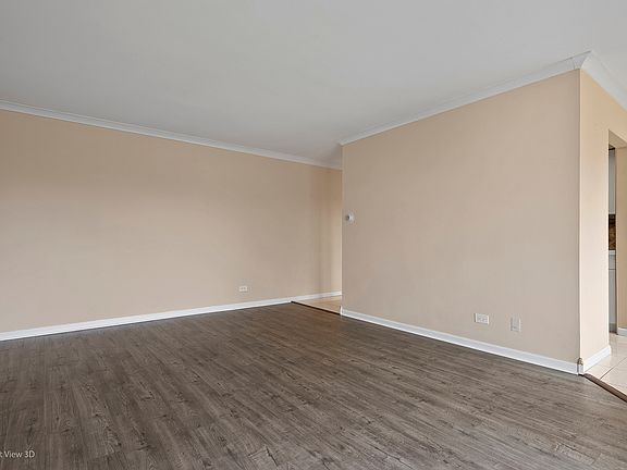 5th image of 2214 Country Club Dr APT 26