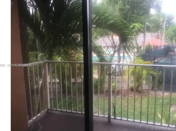 7070 NW 179th St APT 206, Hialeah, FL 33015