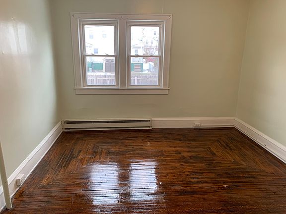 5th image of 33 S Atherton Ave