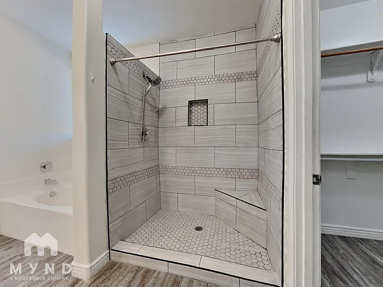 6418 S 49th Dr — Photo 18