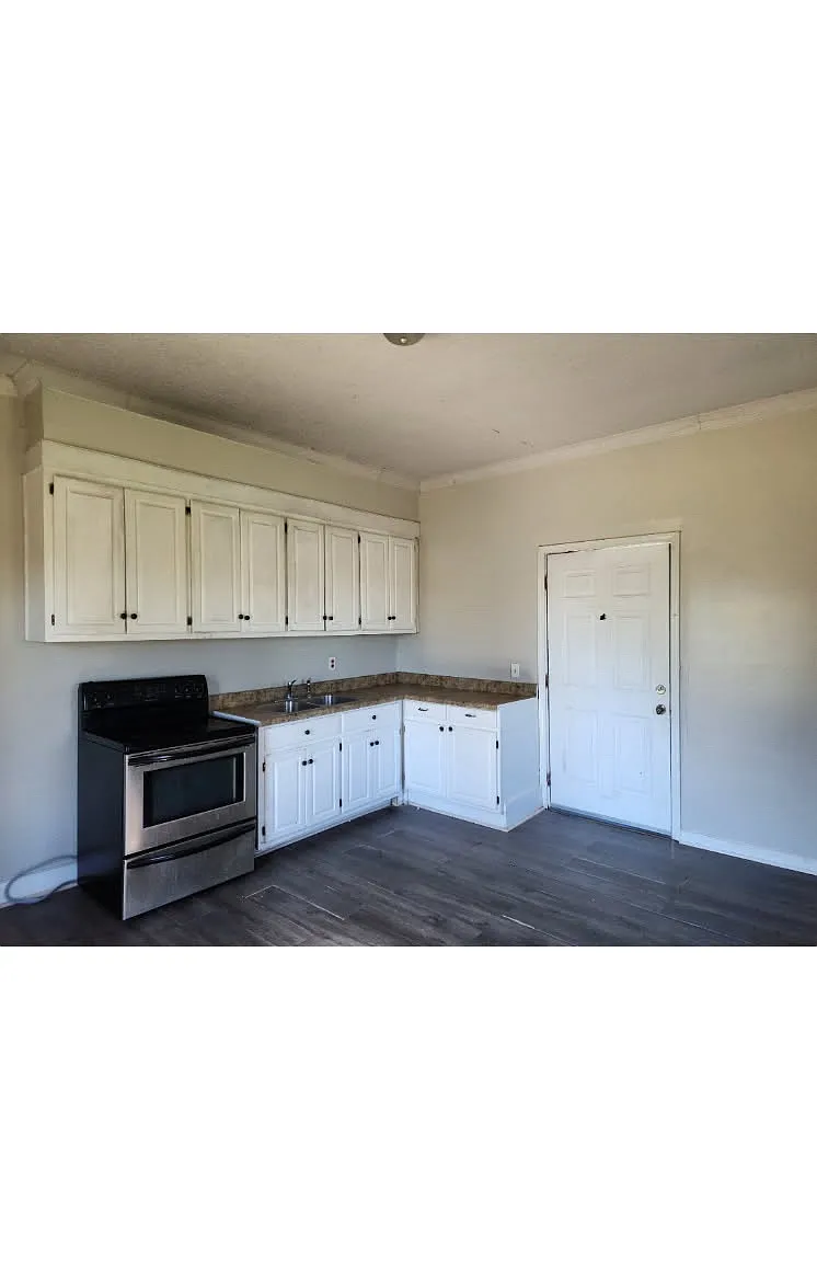 4 bed, 1162 sqft, $1,600 — Photo 2