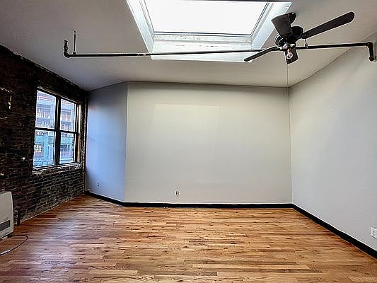 4th image of 1135 Myrtle Ave #204