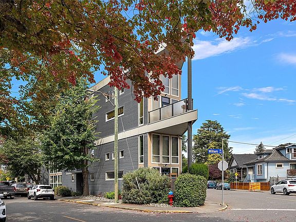 2nd image of 407 William St #7