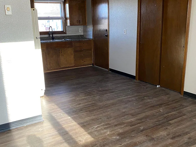 204 E 2nd St #7 — Photo 16