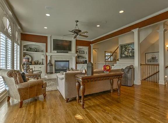 3rd image of 6757 N National Dr