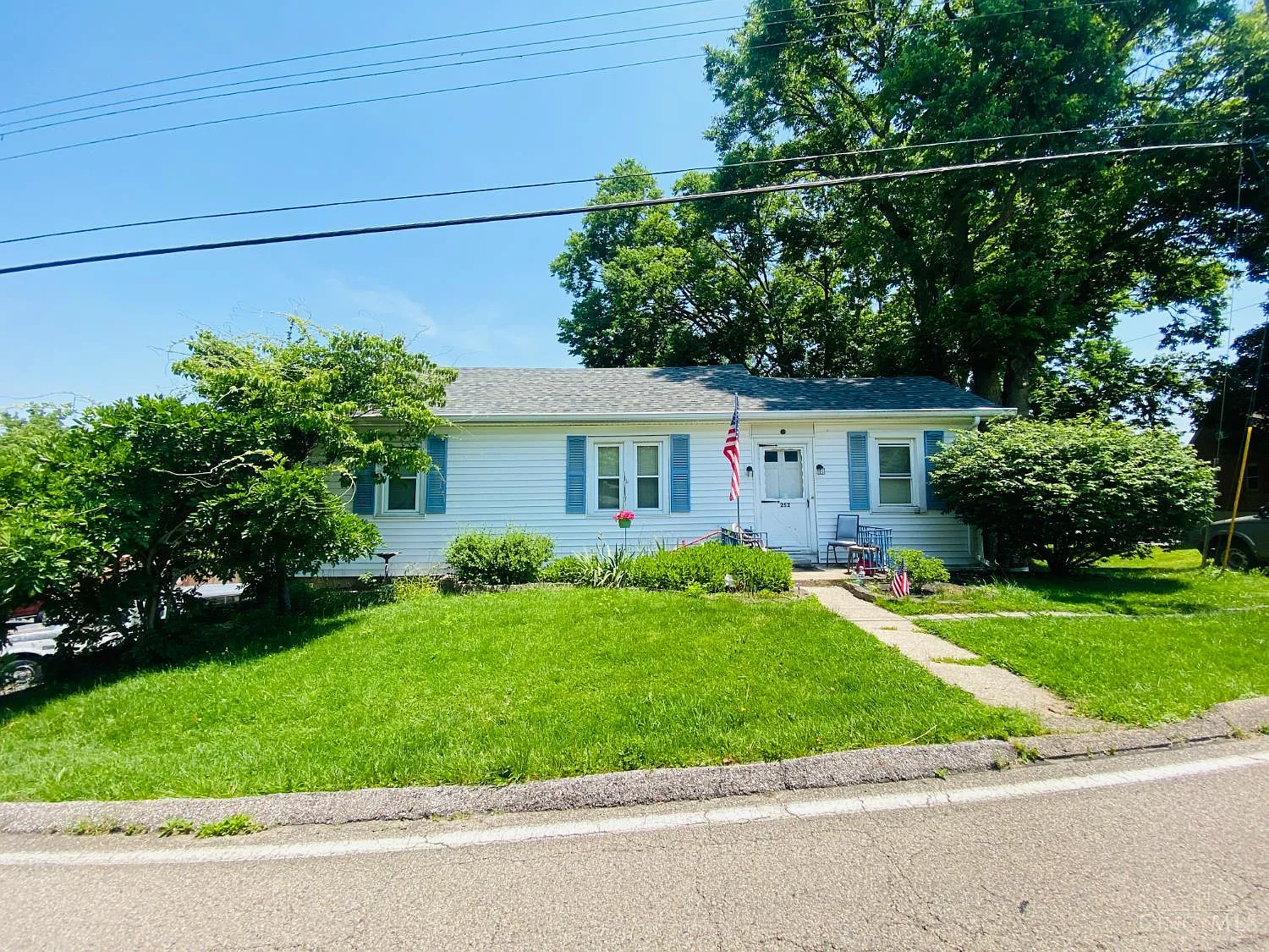 252 Pedretti Ave photo 1
