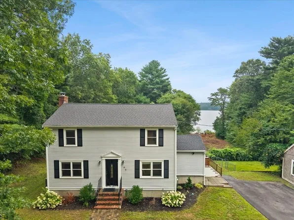 46 Harvard St, Halifax, MA 02338