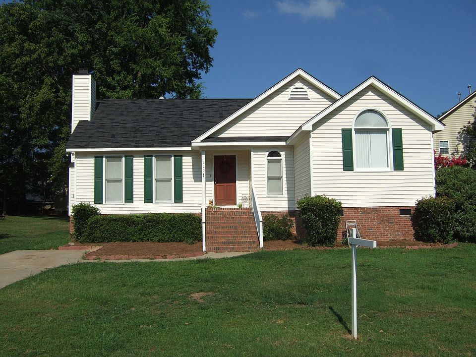 BEAUTIFUL HOME ON QUIET CUL-DE-SAC