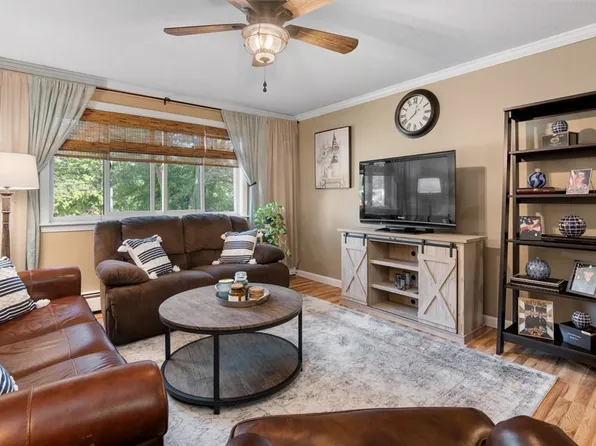 45 Macy St APT 305A, Amesbury, MA 01913