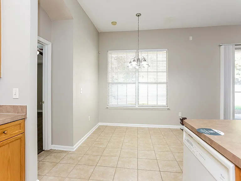 667 Bonaparte Dr — Photo 7