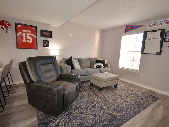 4th image of 411 Nordic Ln E #E