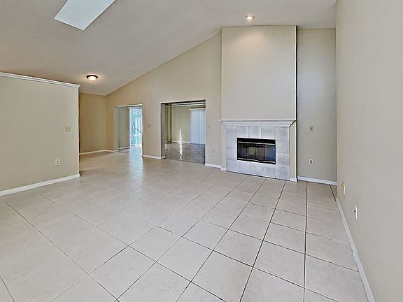 3rd image of 11838 Cranbourne Dr