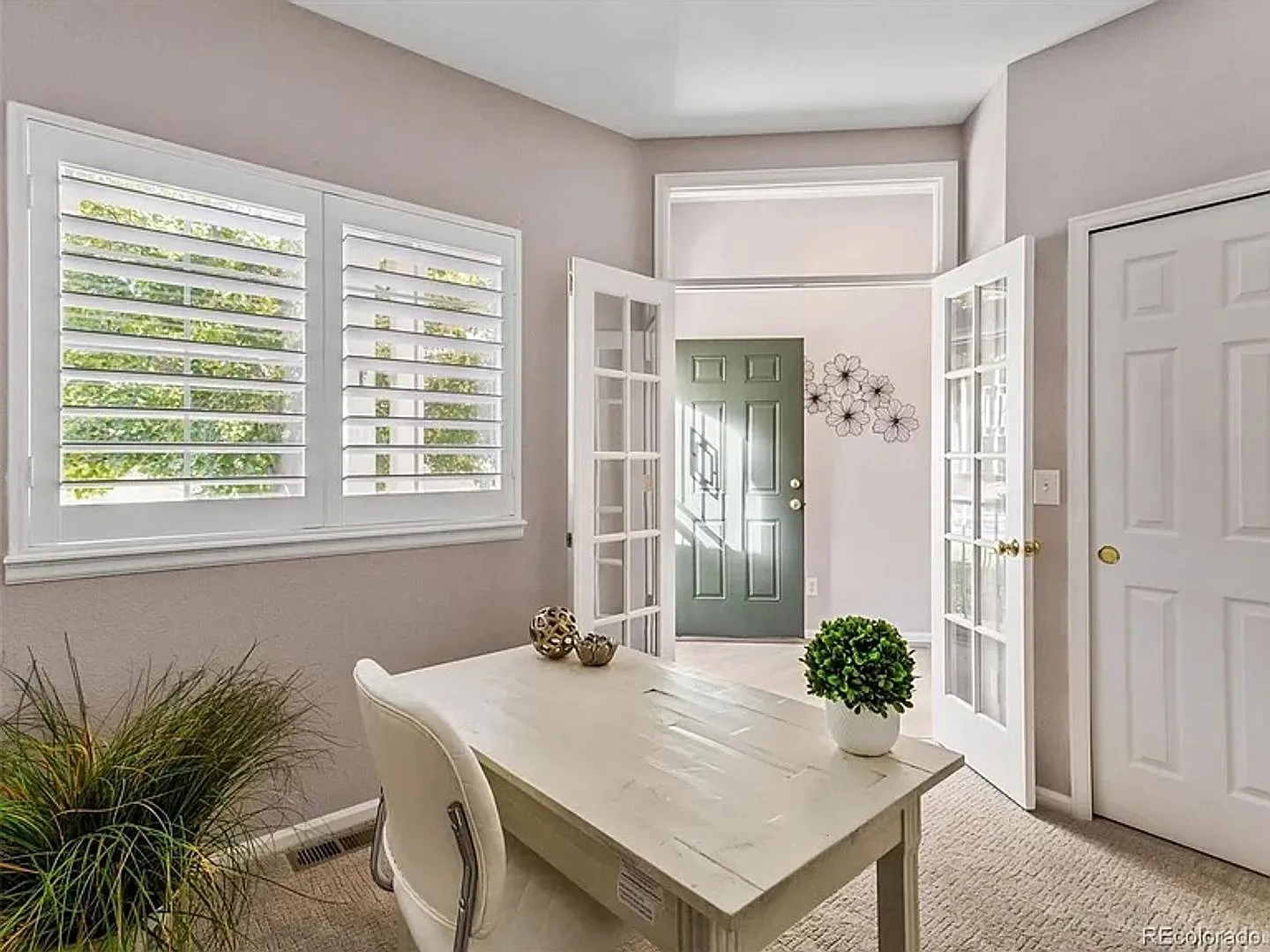 Beautiful Townhome in Ken Caryl Available December 10!! — Photo 2