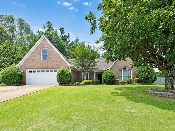 10135 Woodland Hills Dr, Cordova, TN 38018