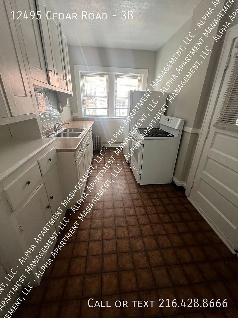 Spacious one bedroom Fairemont — Photo 4